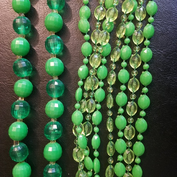 Lot of 2 Green Plastic Bead Necklaces - Picture 6 of 6